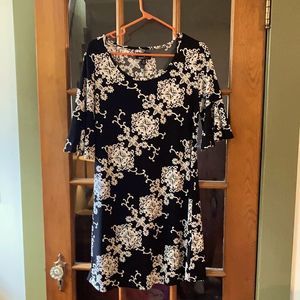 🍂Size M Ronni Nicole dress with bell sleeves.